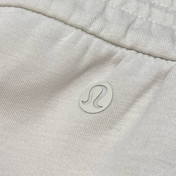 Lululemon Softstreme Shorts White/Bone Size 18  Women’s - Picture 7 of 8